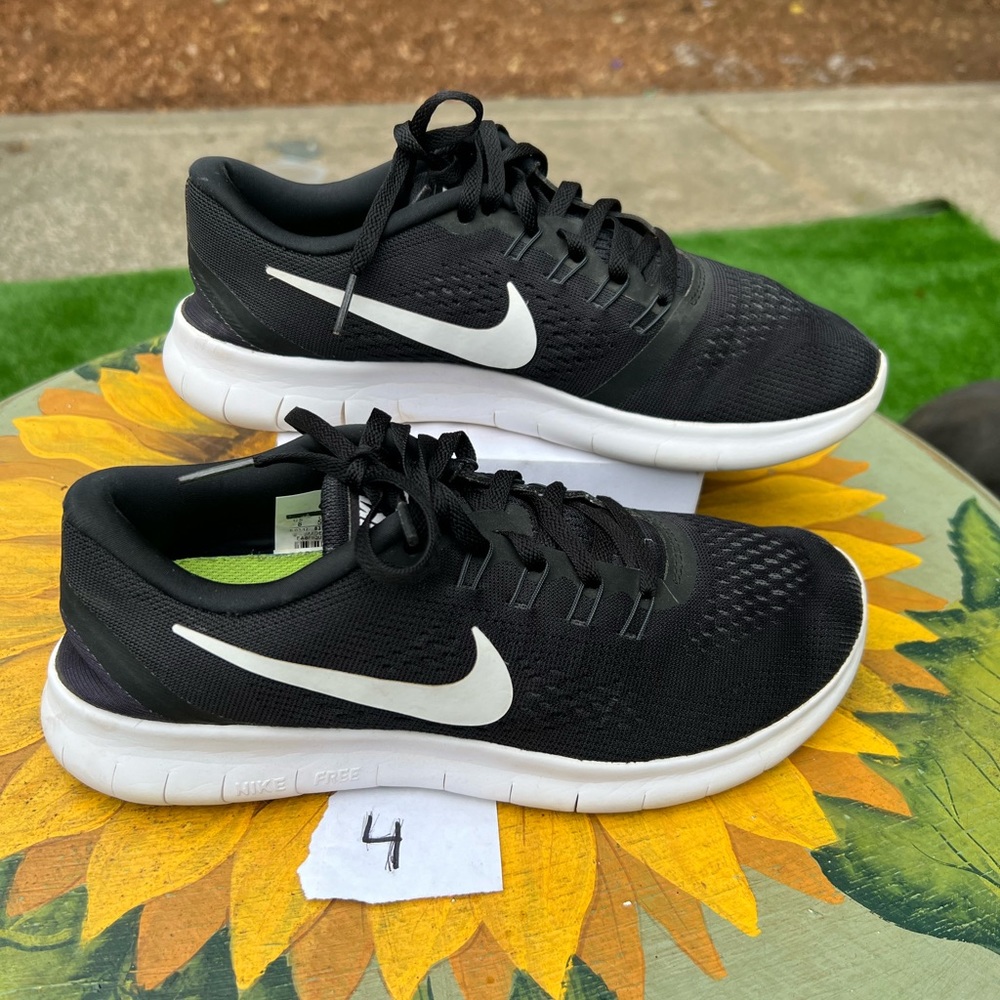 Nike free rn women’s shoes